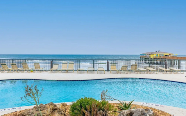 Updated Ocean Front Condo Aquamarine Suite 201