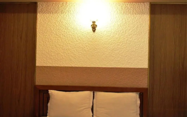 Le Ngan Phung Hotel