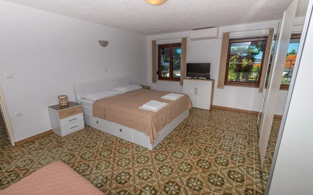 Apartments Pilas