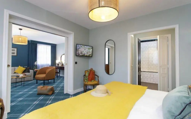 Le Manoir Hotel