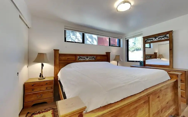 Summer FUN! Outdoor Pool, 3 Spas, Stargazing, Hiking, Bonfires! by RedAwning