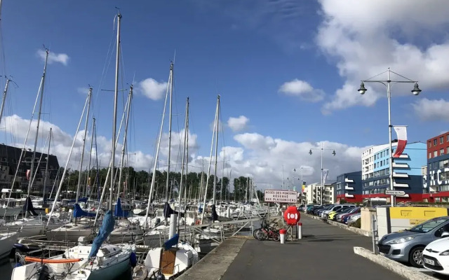 Soleil et Bateaux Superbe Port de Plaisance