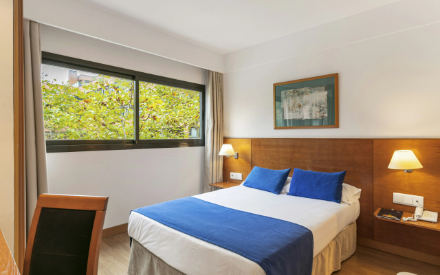 Отель Sercotel de los Reyes