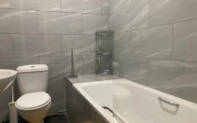 Three Bed Two Bath Apartment in London