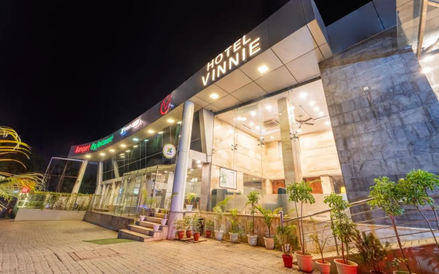 Treebo Premium Vinnie - Near Airport