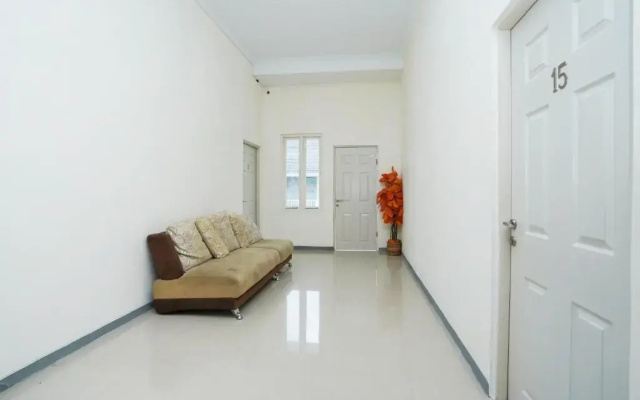 OYO 2968 Cahaya Residence Surabaya Near RSU National Hospital Kota Surabaya