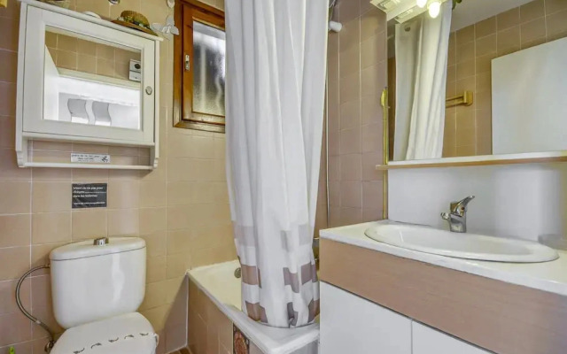 House in Rosas With Waterfront & Beach Nearby