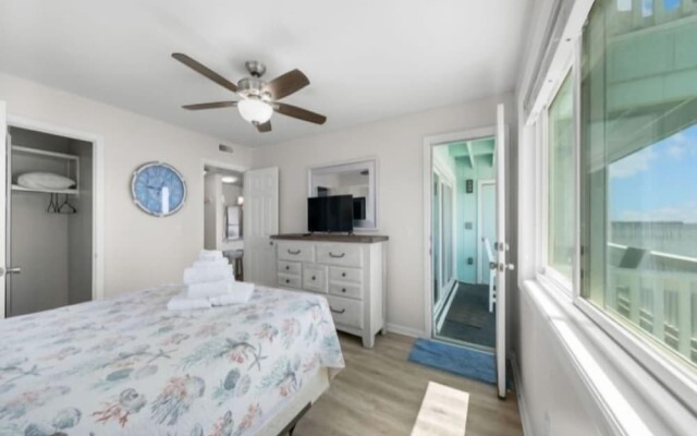 A Beach Dream 1 Bedroom Condo by RedAwning