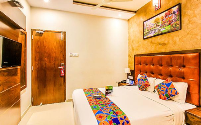 Fabhotel Empire Suite