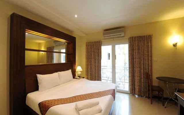 Whitehouse Condotel