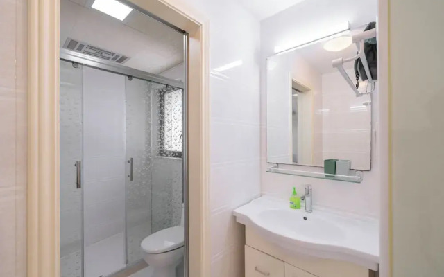 Tyms 2BR APT Xujiahui Dacheng Residence