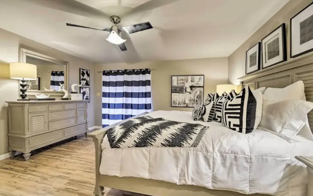 Bright n Breezy Waterfront Lake Granbury Getaway!