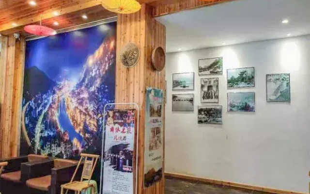 Ethnic Tribe River View Homestay (Zhenyuan Ancient Town Scenic Area)