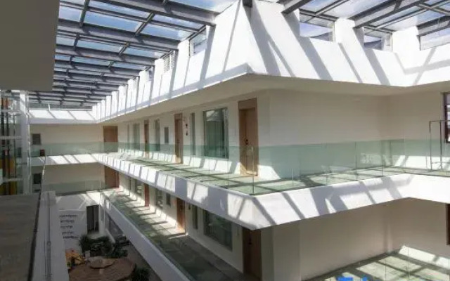 Shangri-La and Slow Homestay