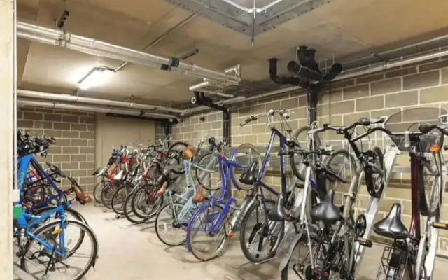 Londonaprt/1bed/balcony/gym/tv/wifi