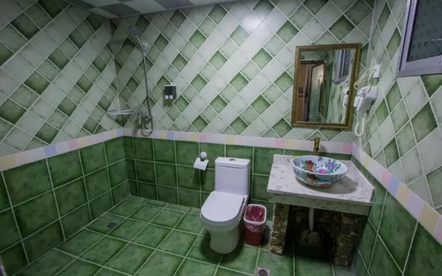 Zhangjiajie April Day Hostel