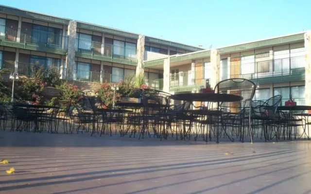 The Highlander Lodge Danville