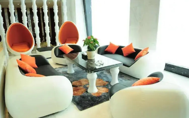 Yangluo Happy Year Hotel