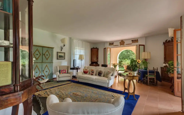 Forte dei Marmi renewed 6 bedroom villa