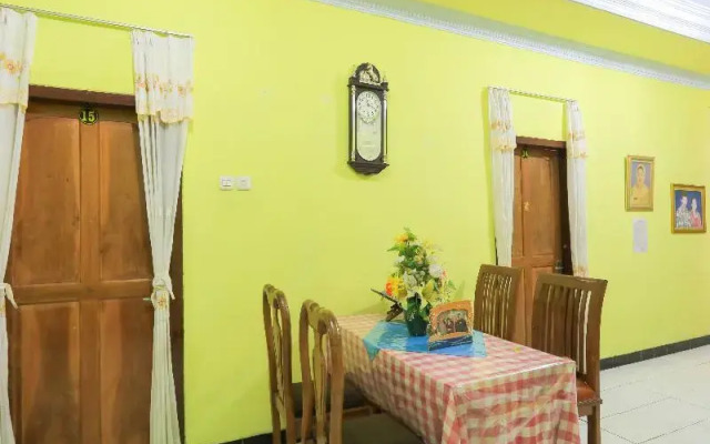 Spot On 2440 Wallet Family Residence Syariah