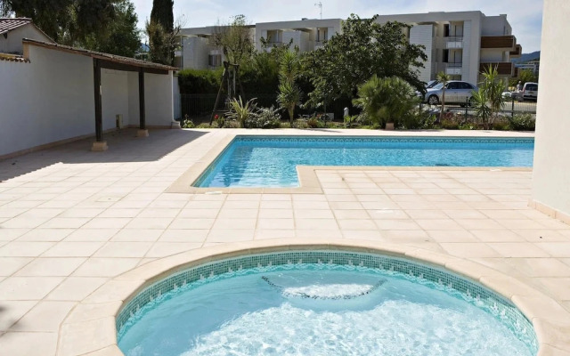 Spacious Marina Stay for Six