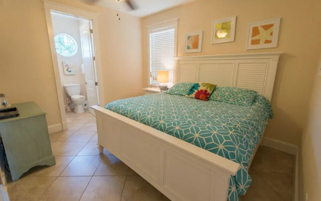 South Seas Apartment 6