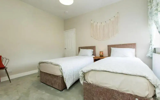 Captivating 2-bed House in Chesterfield