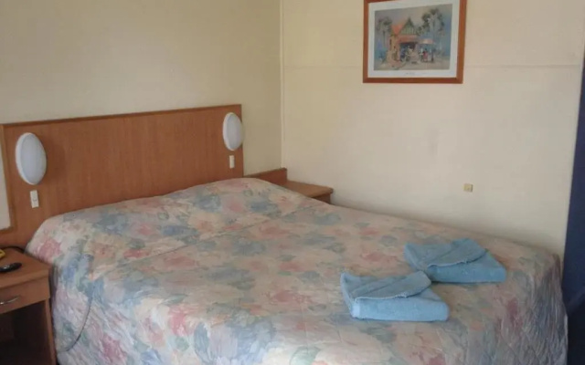 Governors Hill Motel