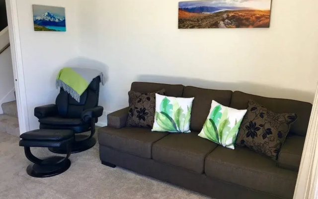 52b Preston Heights Apartment