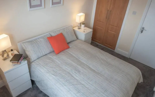 Central Dublin 2 Bedroom Flat