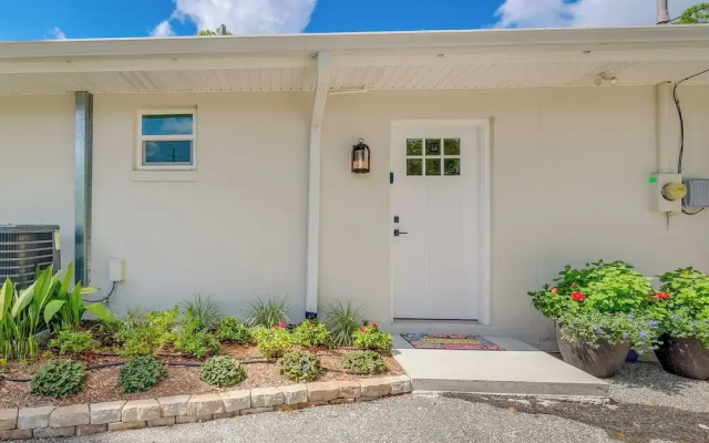Cozy Ocala Retreat w/ Pool, Screened Lanai!