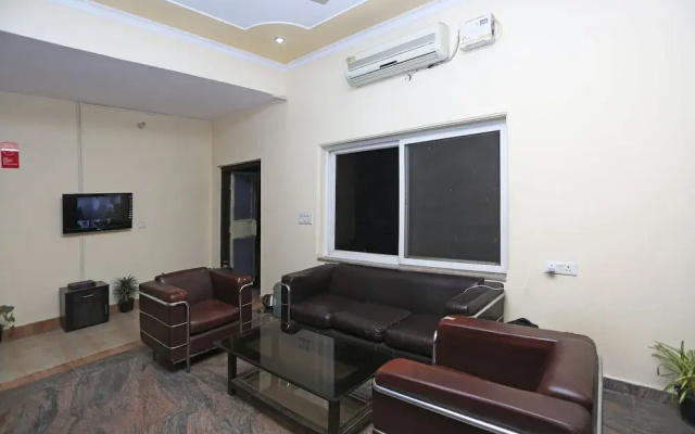 OYO 8240 Golden Park Palam Vihar