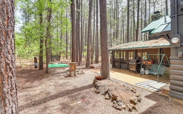 Furnished Patio & Fire Pit: Pinetop Cabin!