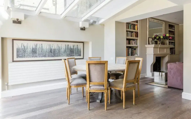 Holland Park Avenue VII by Onefinestay