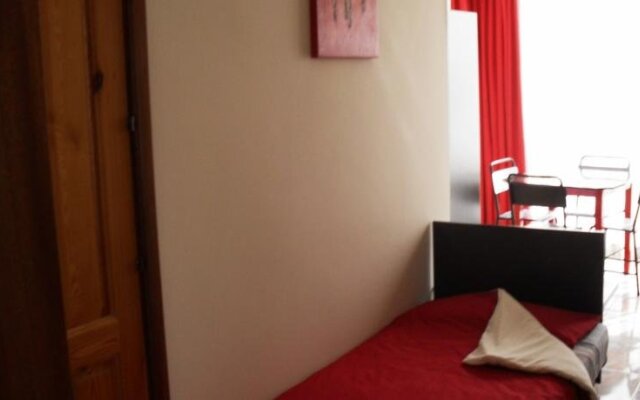 Отель Highlander Guest House And Bar Сан Джулианс комната для гостей