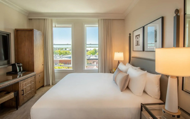 Hotel E