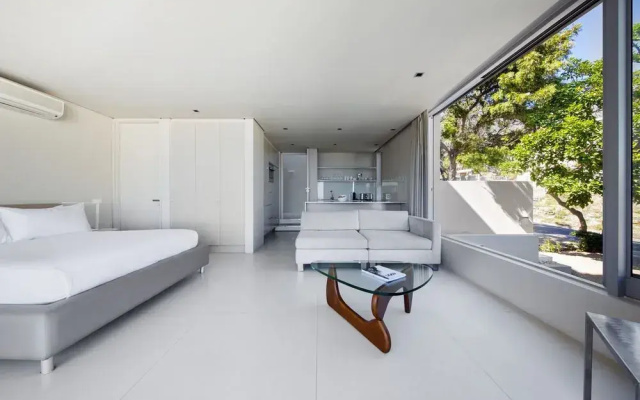 008 Bond Villa