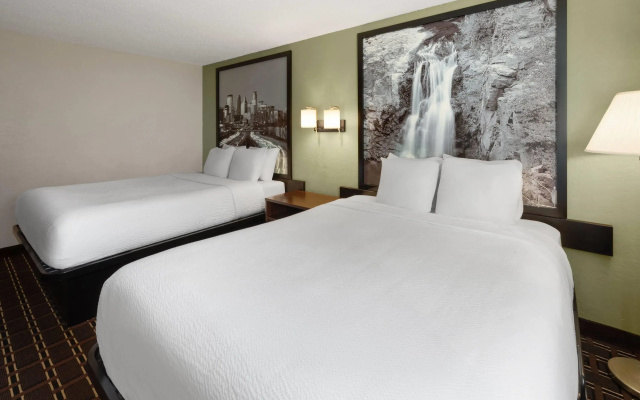Super 8 by Wyndham Winona MN