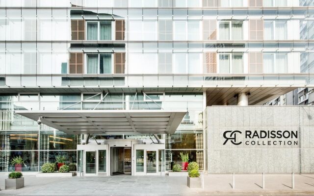 Radisson Collection Hotel Warsaw вид на фасад