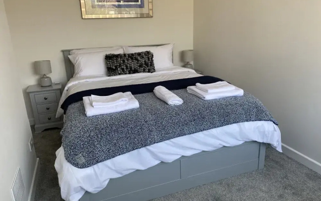 Worthing Beach 180 - 2 bed Seafront With Parking
