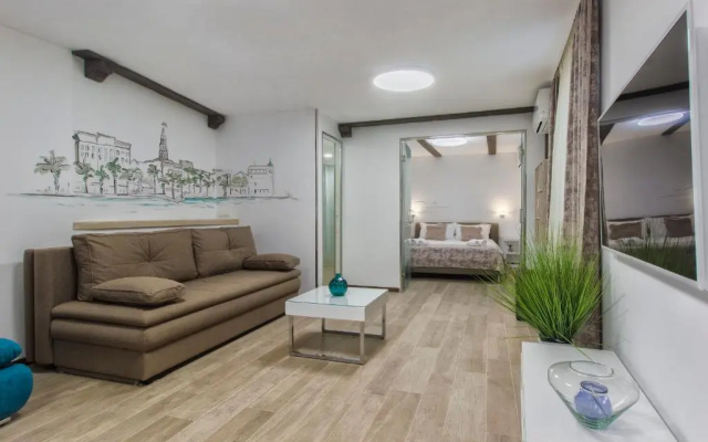Derek Apartments