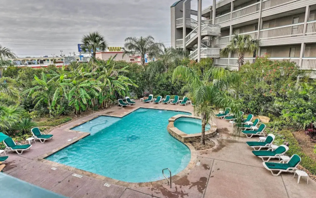 Steps to Sand + 2 Pools! Galveston Coastal Getaway