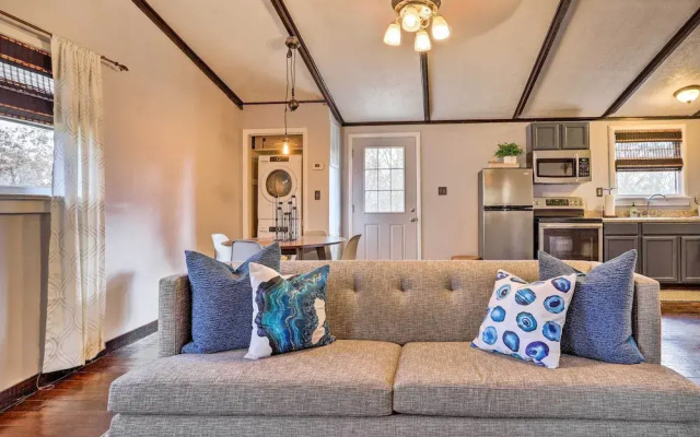 Calming Shenandoah Valley Cabin w/ Hot Tub!