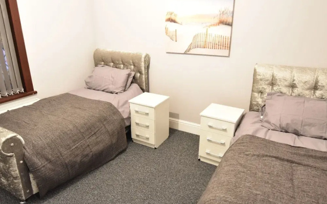 Spacious Holiday Home in Coventry near Coventry University