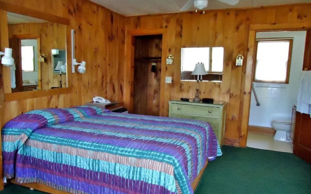 Adirondack Inn