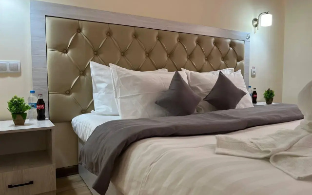 Aks Hotel