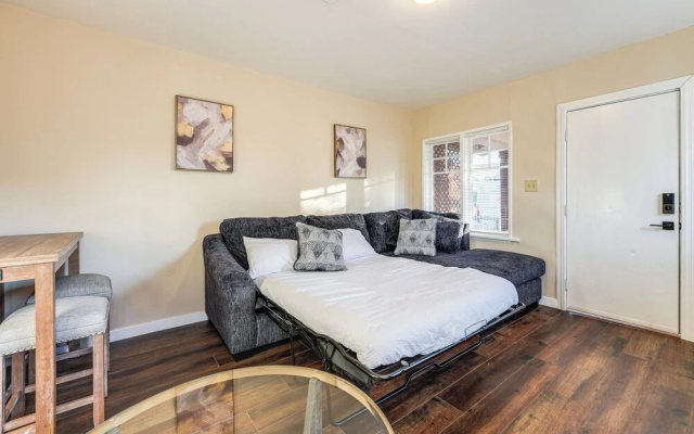Walkable Phoenix 2-unit Hub Near Chase Field!