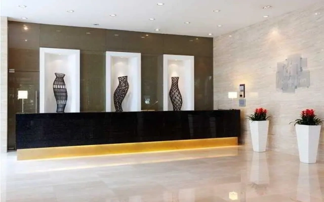 Hotel Holiday Inn Central Plaza