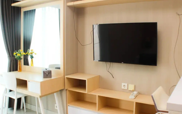 Cozy And Warm Studio At Grand Kamala Lagoon Apartment