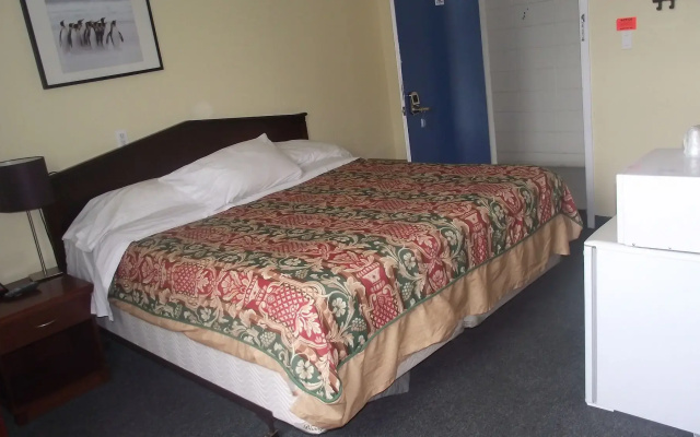 Empress Inn and Suites by The Falls